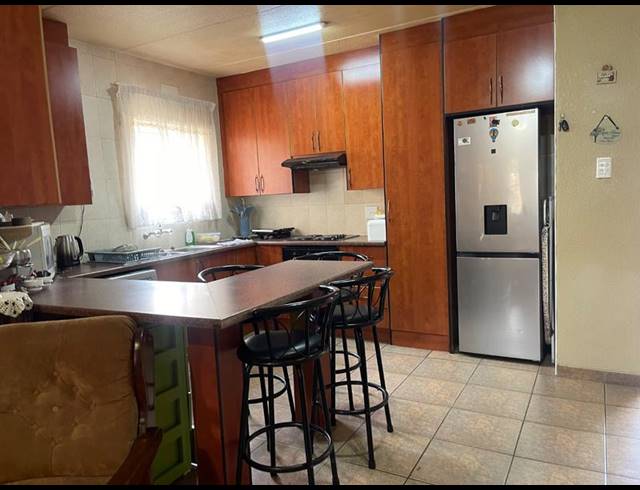 2 BEDROOM PROPERTY TO RENT IN VANDERBIJLPARK SE 2